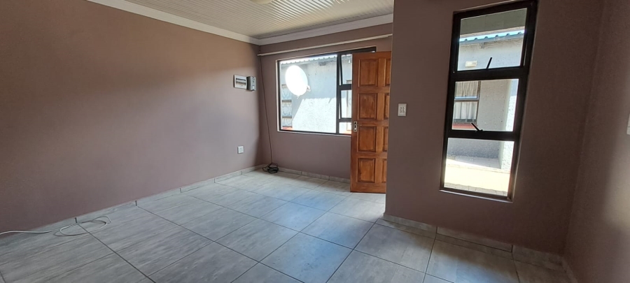 To Let 1 Bedroom Property for Rent in Thorisong Free State